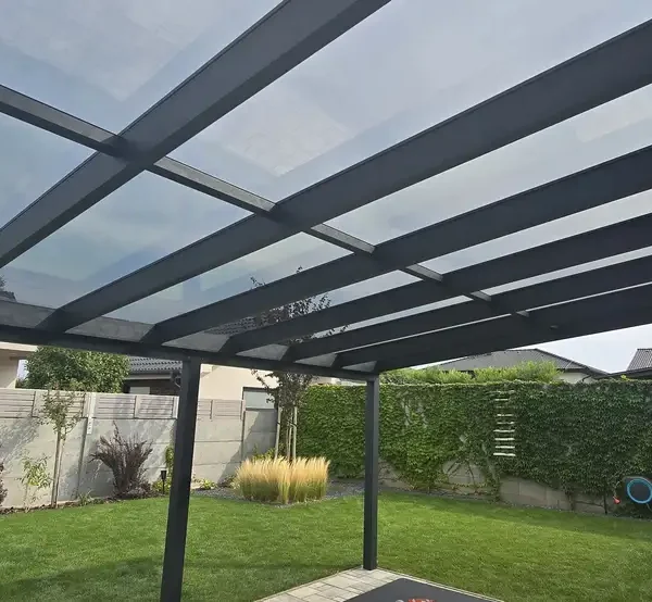 Hliníková pergola 5x4,2 m s VSG bezpečnostným sklom v antracitovej farbe RAL 7016, Suchá nad Párnou.